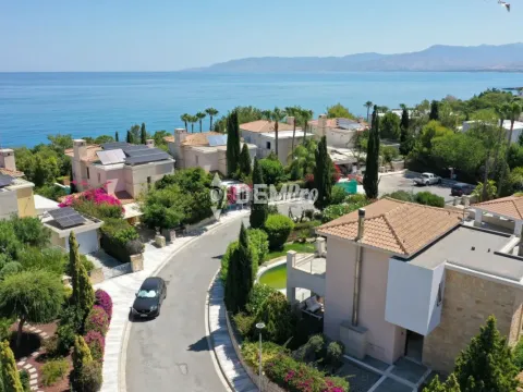 Villa For Sale in Neo Chorio, Paphos - DP6061