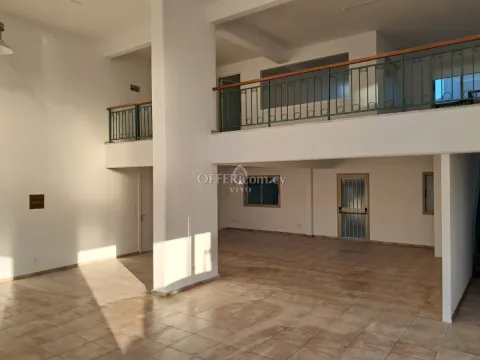 SHOP/SHOW ROOM/OFFICE SPACE OF 180 SQ.M. IN LIMASSOL CENTRE - Main Photo