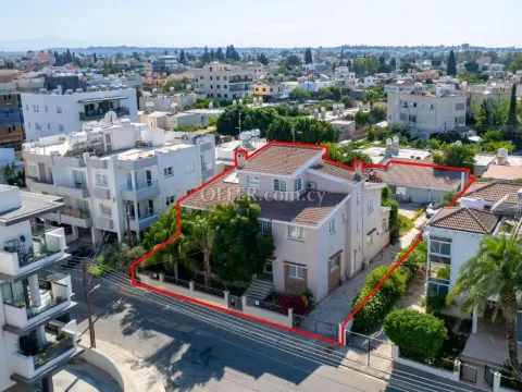 House with a pool in Lakatamia Nicosia - Main Photo