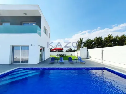 4-Bed Villa with Private Pool in Akrotiri - Main Photo