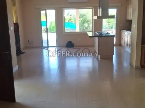4-Bed Detached House on Large Plot in Pyrgos - 7