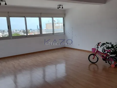 3-Bed Penthouse with City View in City Center - Katholiki - 12