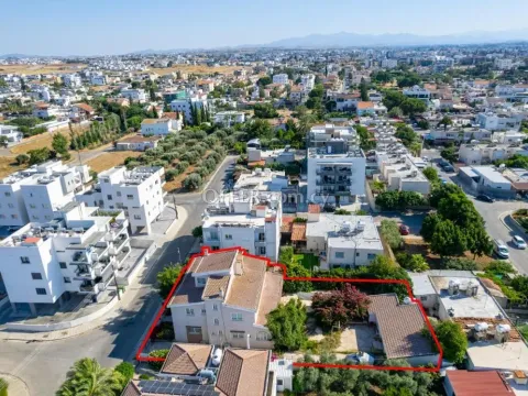 House with a pool in Lakatamia Nicosia - 2
