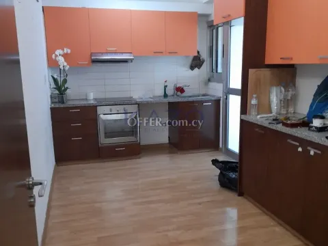 3-Bed Penthouse with City View in City Center - Katholiki - 10