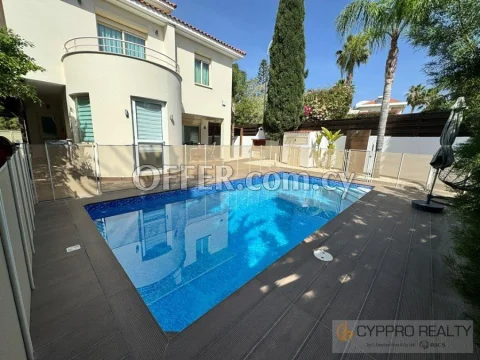 5 Bedroom Villa near Parklane Hotel