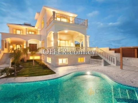Luxury 4 Bedroom Villa in Agios Tychonas Area