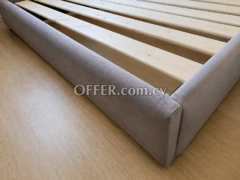 Complete bedframe with headboard great condition no matress - 4
