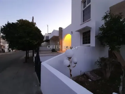 3 Bed Semi-Detached House for rent in Kato Polemidia, Limassol