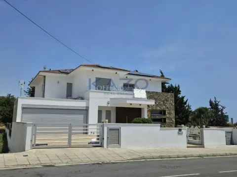 Spacious Unfurnished Villa with Pool in Germasoyeia - Main Photo