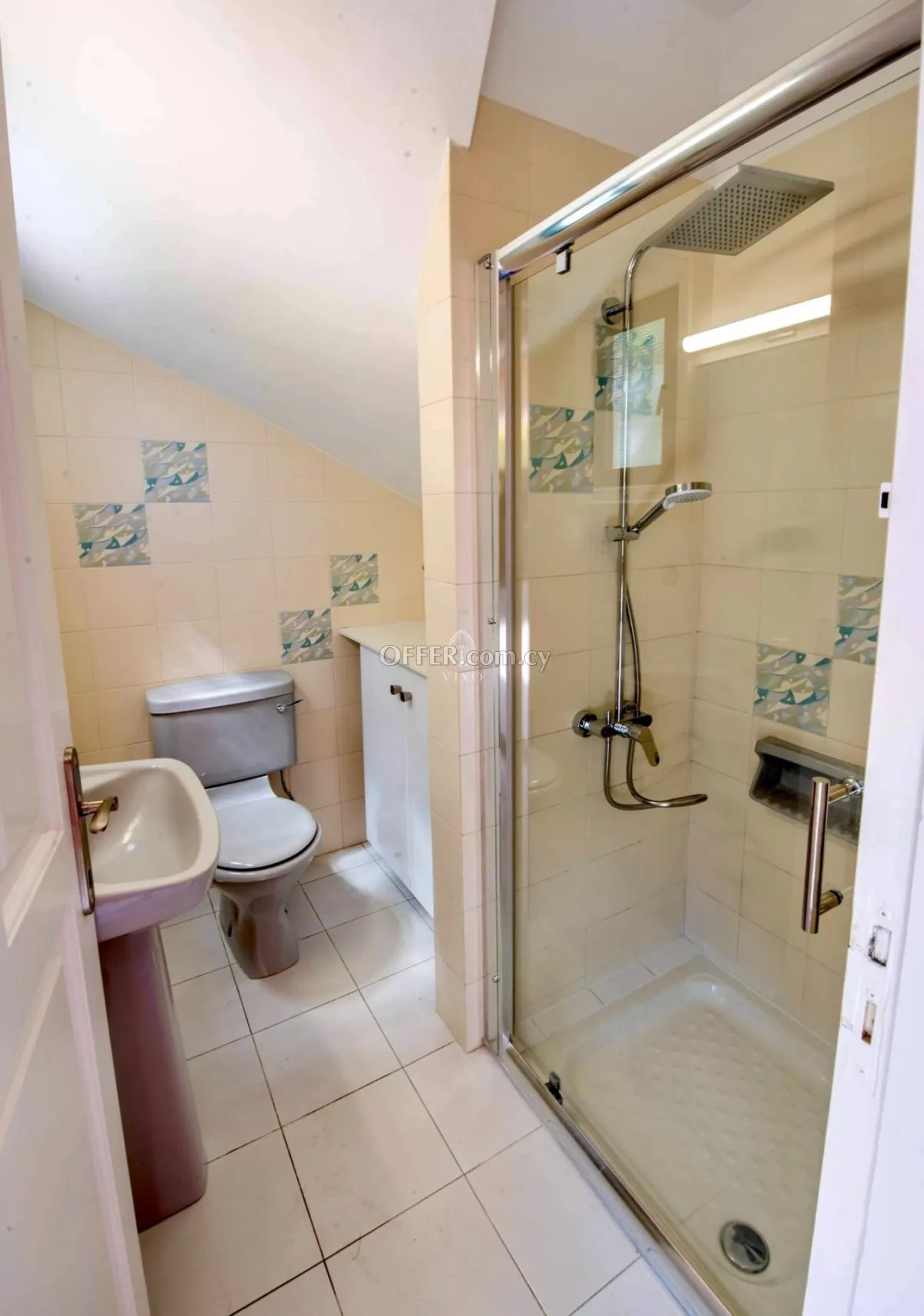 LOVELY TWO BEDROOM SEMI DETACHED HOUSE OR RENT LOCATED ON THE FIRST LINE - 7