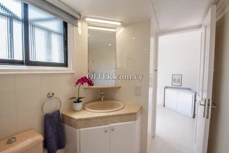 LOVELY TWO BEDROOM SEMI DETACHED HOUSE OR RENT LOCATED ON THE FIRST LINE - 6