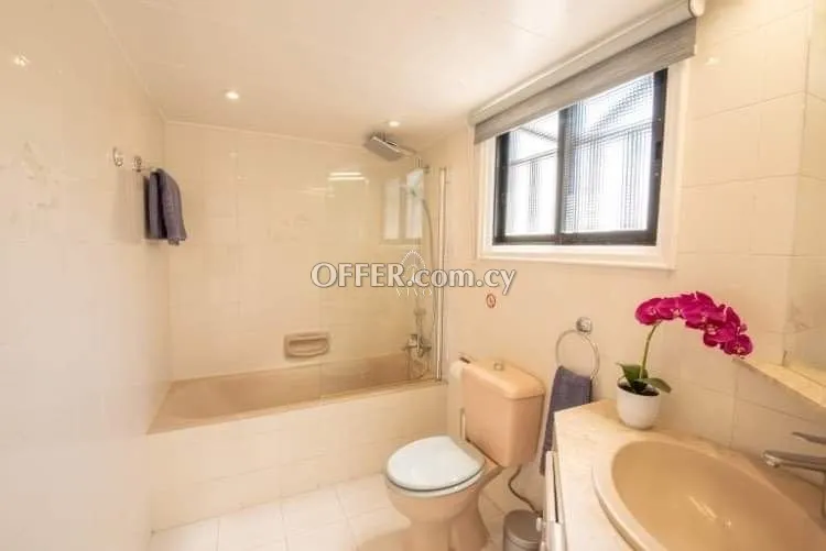 LOVELY TWO BEDROOM SEMI DETACHED HOUSE OR RENT LOCATED ON THE FIRST LINE - 5