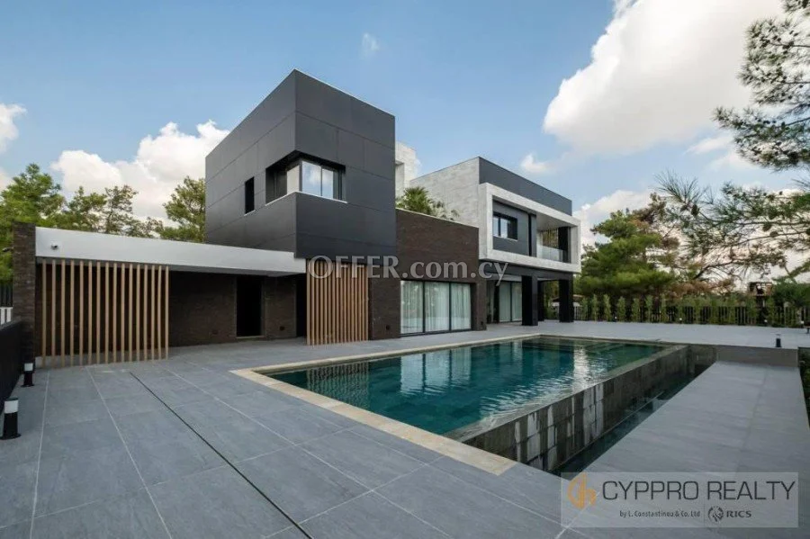 6 Bedroom Villa in Souni - 1