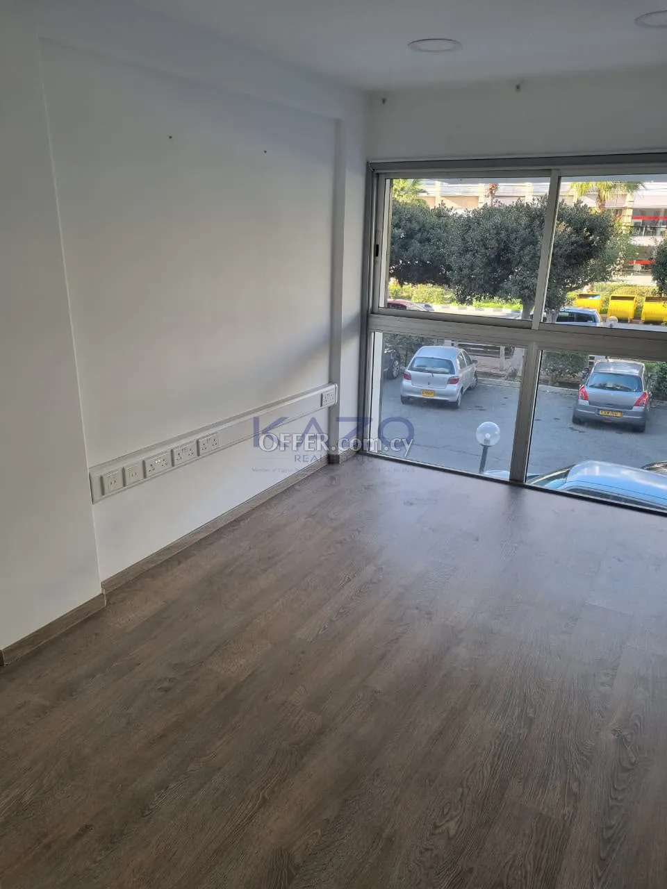 Prime Ground-Floor Shop/Office in Central Agia Zoni Area - 5