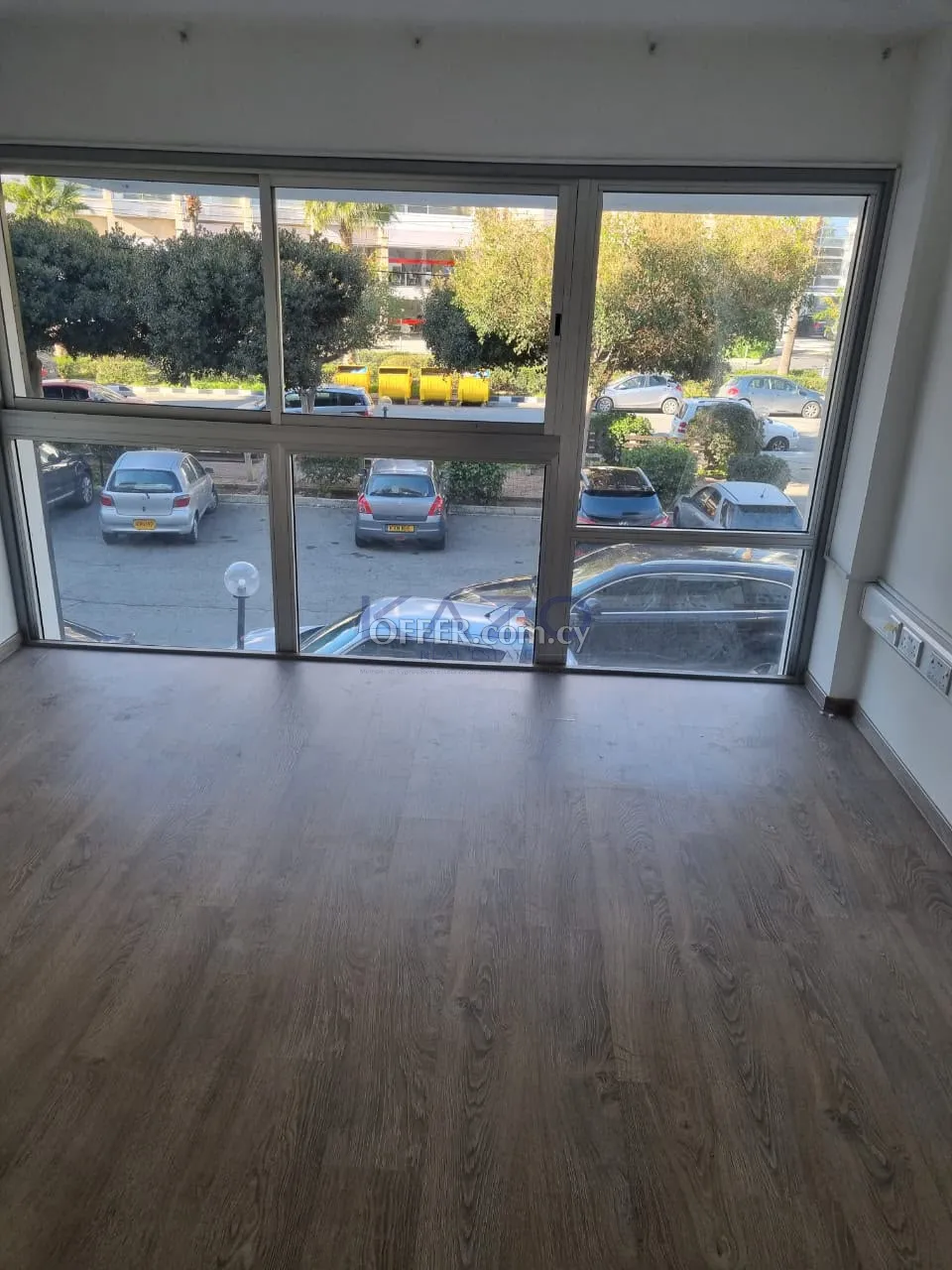 Prime Ground-Floor Shop/Office in Central Agia Zoni Area - 2