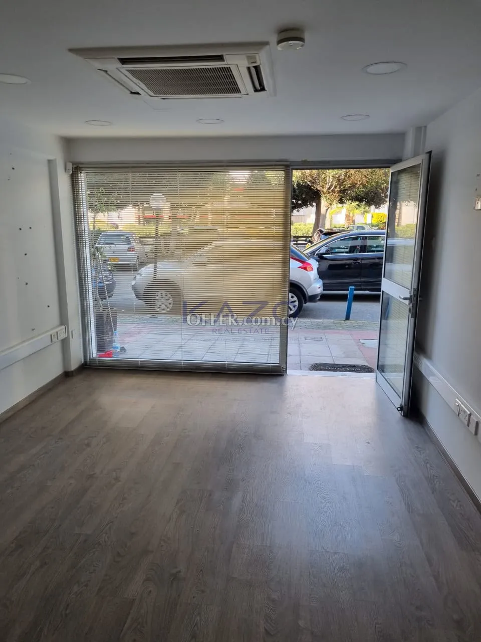 Prime Ground-Floor Shop/Office in Central Agia Zoni Area - 1