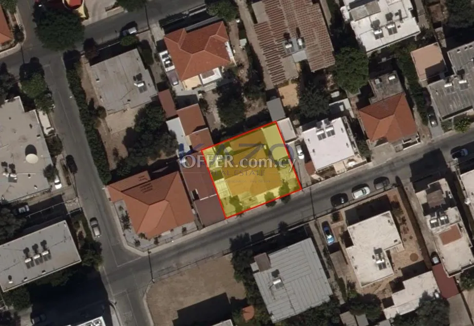 Prime 333 m2 Residential Plot in Central Katholiki - 1