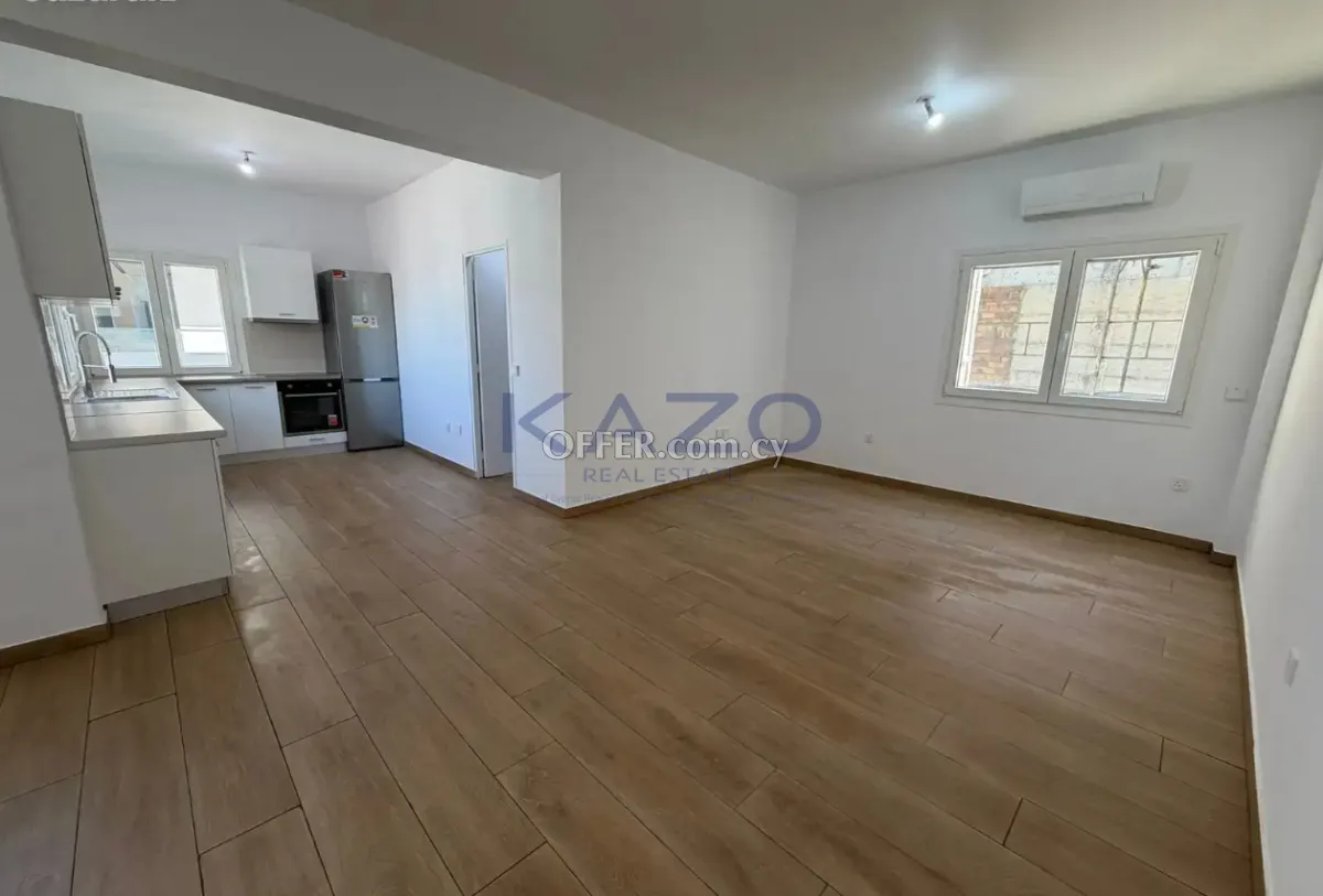 Renovated Top-Floor 2-Bed Apartment in Agia Zoni - 1