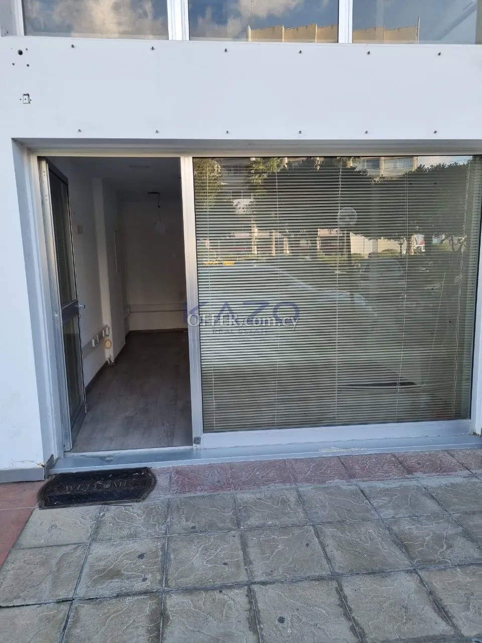 Prime Ground-Floor Shop/Office in Central Agia Zoni Area - 13