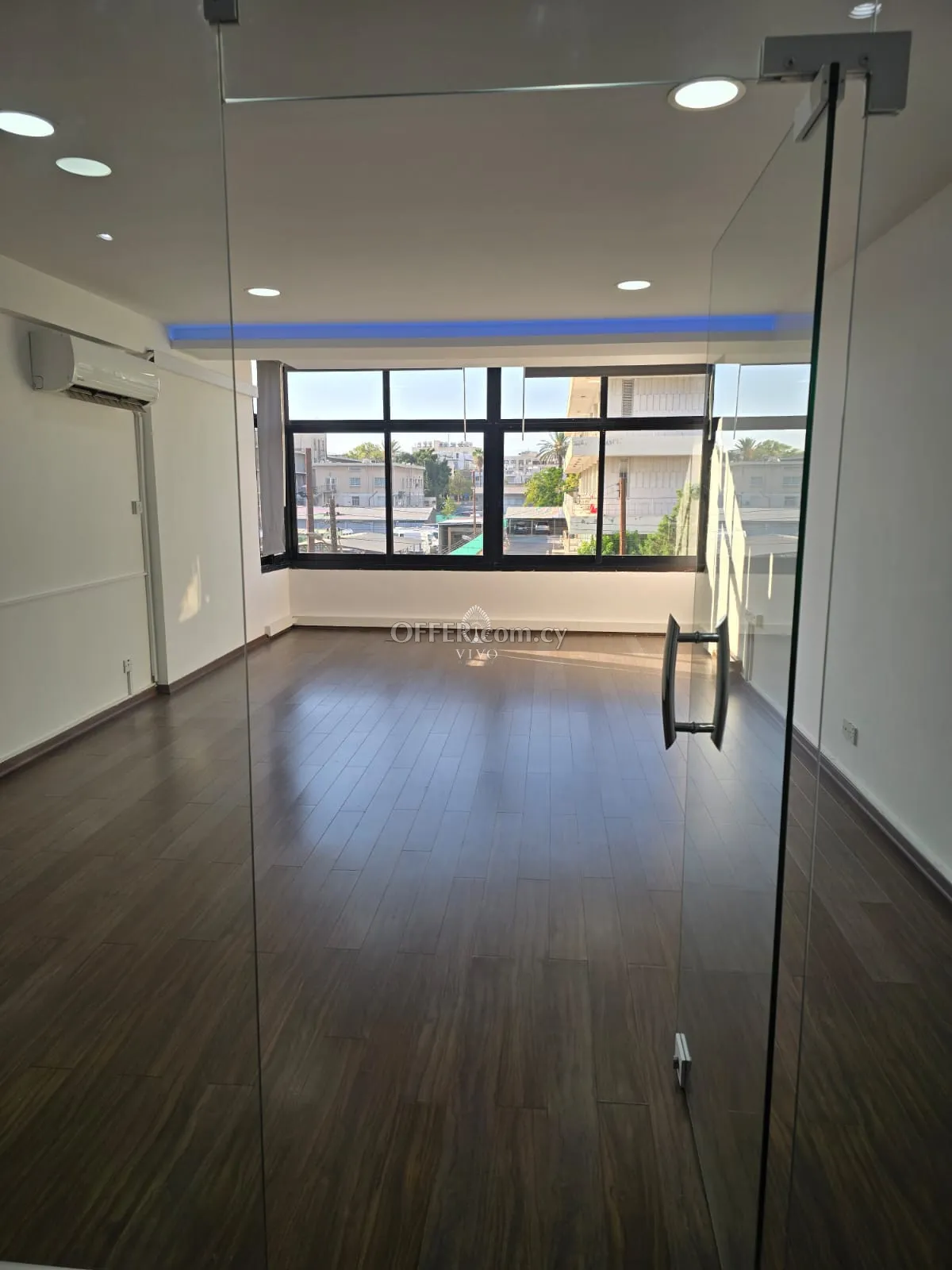 SPACIOUS OFFICE FOR RENT LOCATED IN KATHOLIKI CITY CENTER AREA - 11