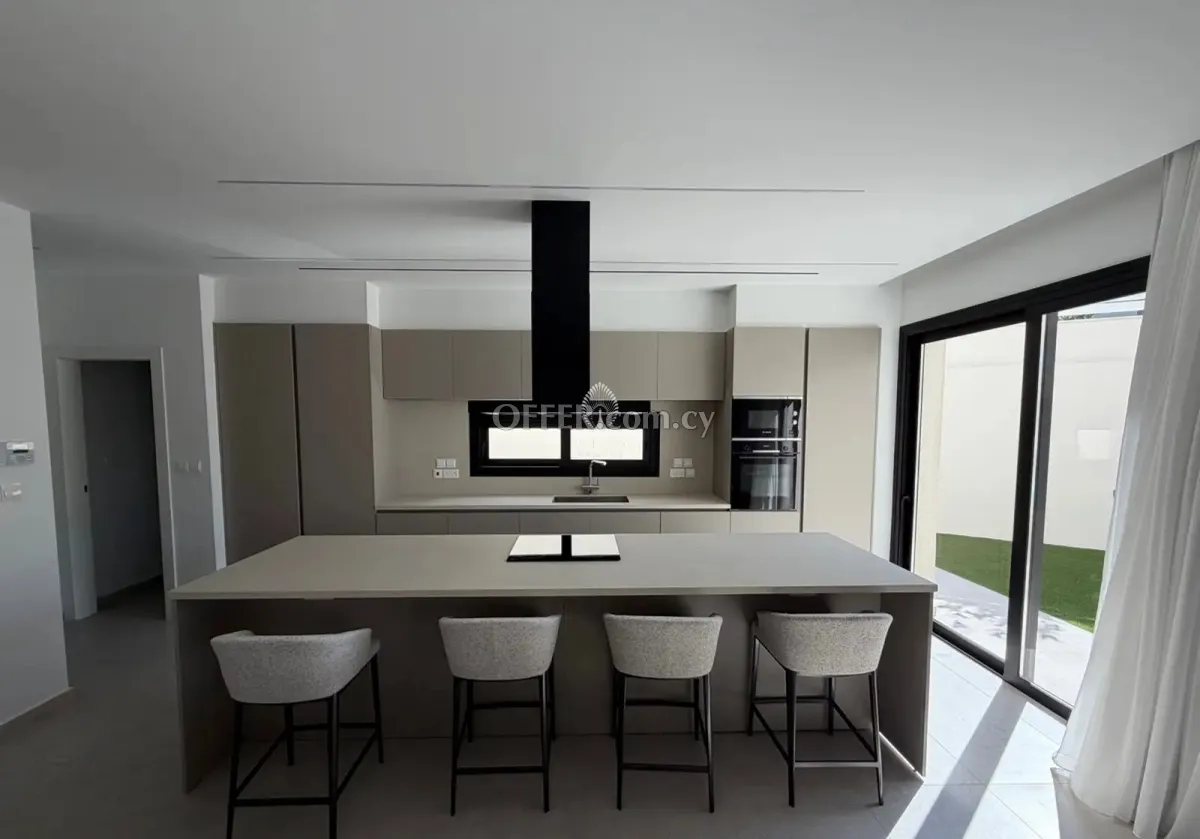 5 BEDROOM VILLA WITH A POOL IN AGIOS ATHANASIOS - 10