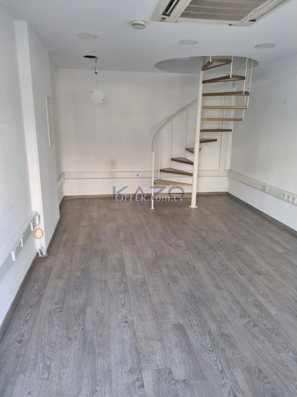 Prime Ground-Floor Shop/Office in Central Agia Zoni Area - 11