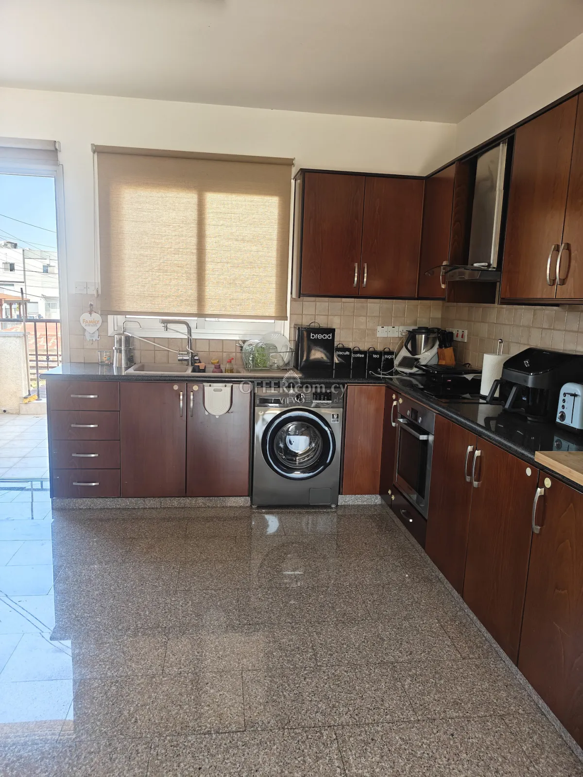 SPACIOUS 3- BEDROOM UPPER LEVEL DUBLEX MAISONETTE IN AGIOS SPYRIDONAS = LIMASSOL - 9