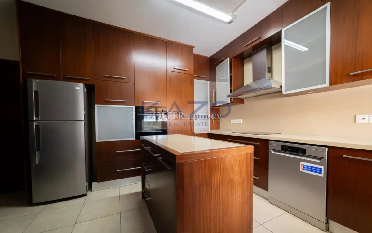 Spacious 3-Bed Plus Maid's Room Apartment in Germasoyeia Tourist Area - 8