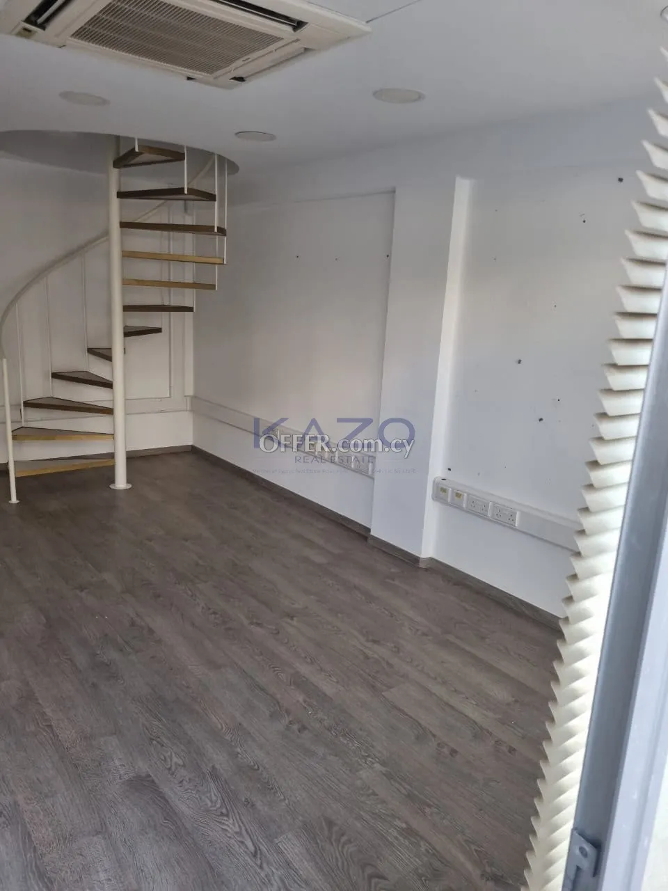 Prime Ground-Floor Shop/Office in Central Agia Zoni Area - 10