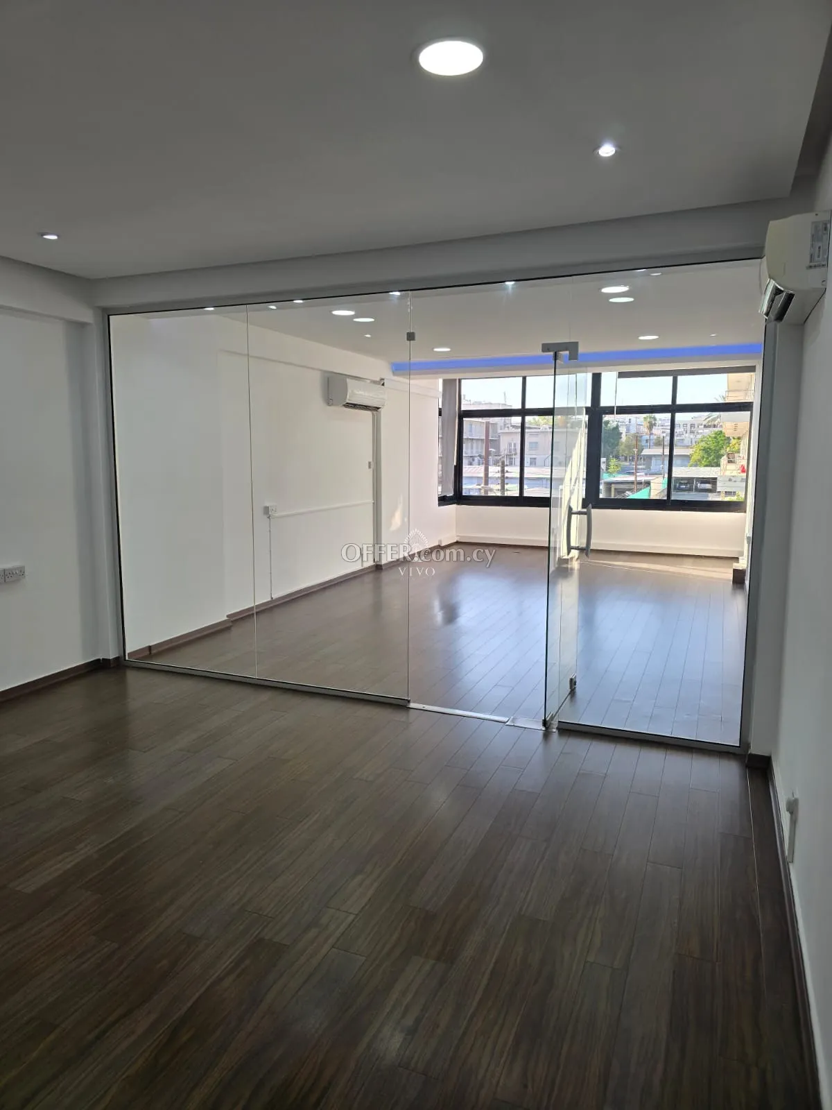 SPACIOUS OFFICE FOR RENT LOCATED IN KATHOLIKI CITY CENTER AREA - 8