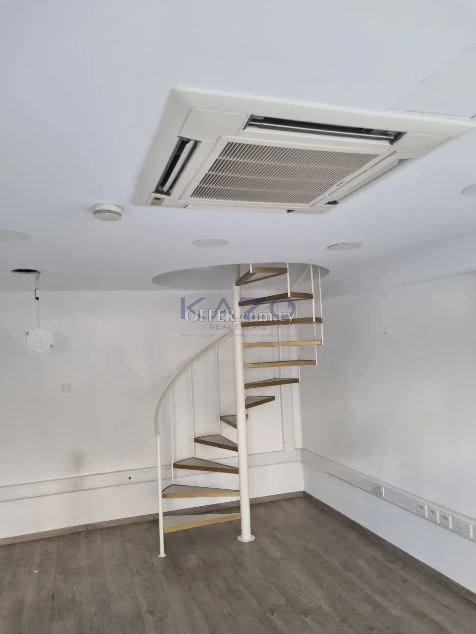 Prime Ground-Floor Shop/Office in Central Agia Zoni Area - 9
