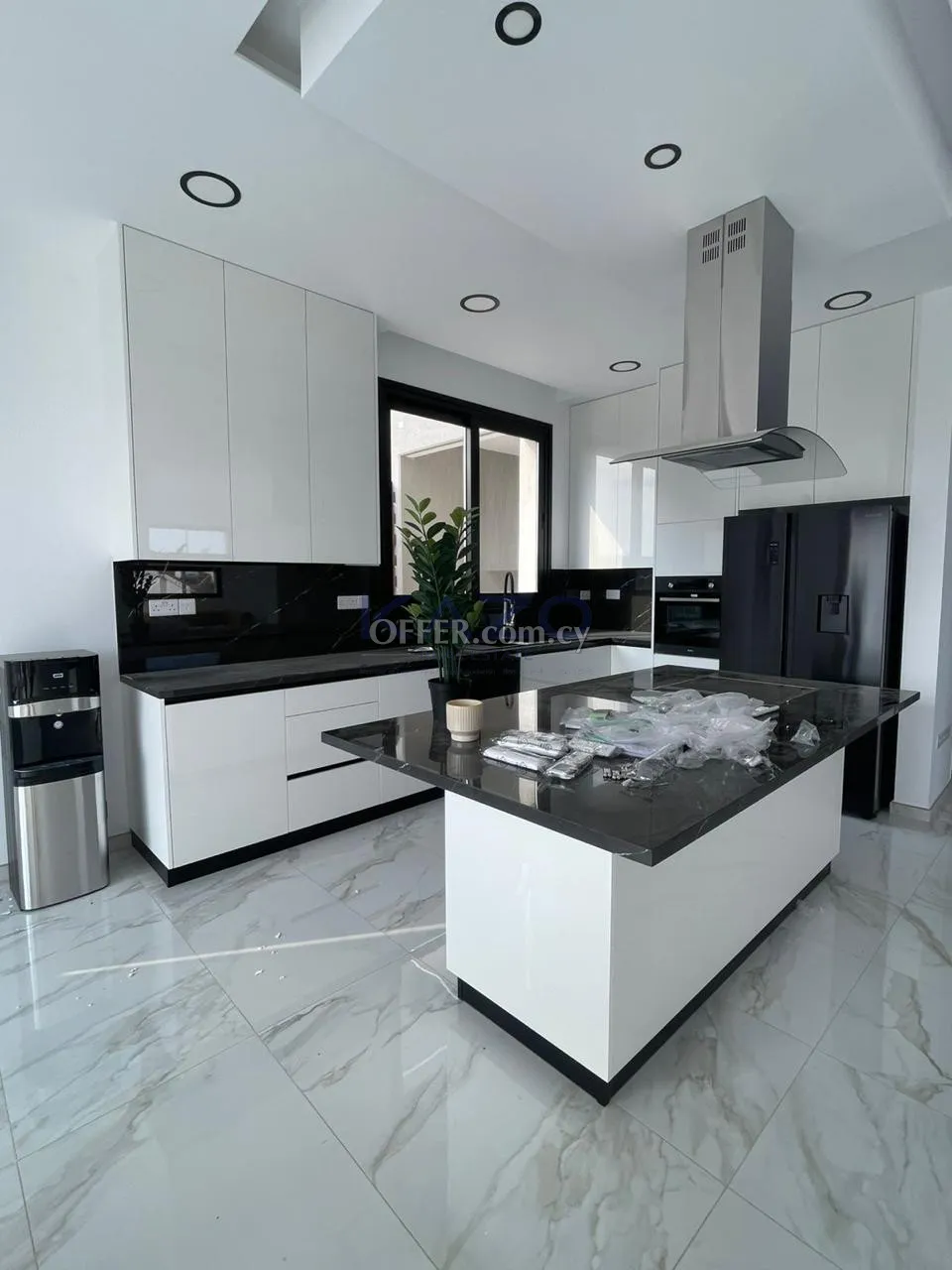 Modern 5-Bed Villa with Pool in Germasoyeia Green Area - 8