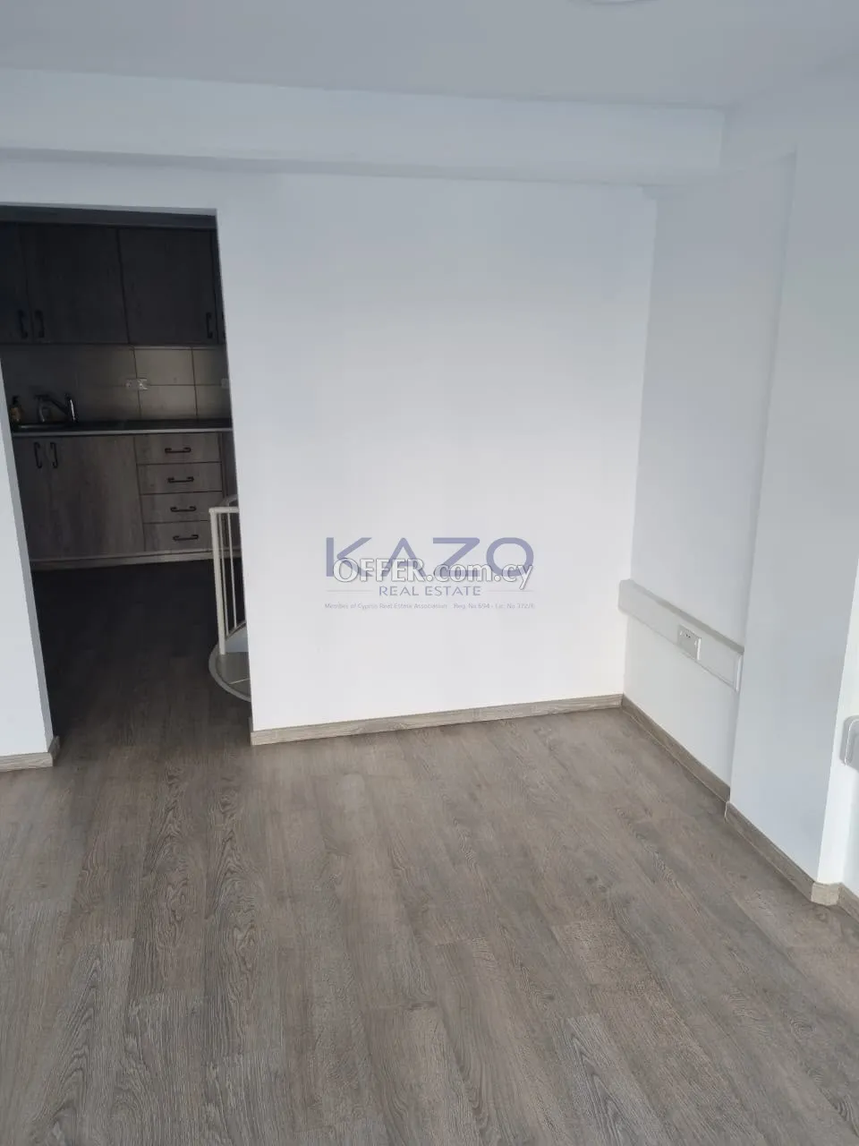 Prime Ground-Floor Shop/Office in Central Agia Zoni Area - 7