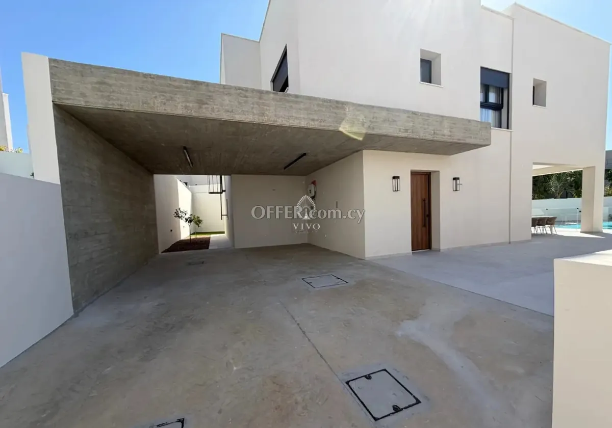 5 BEDROOM VILLA WITH A POOL IN AGIOS ATHANASIOS - 5