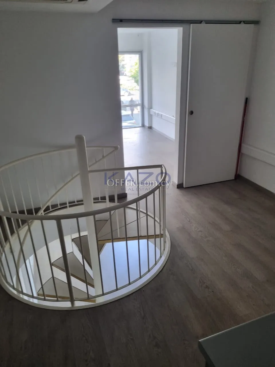 Prime Ground-Floor Shop/Office in Central Agia Zoni Area - 6
