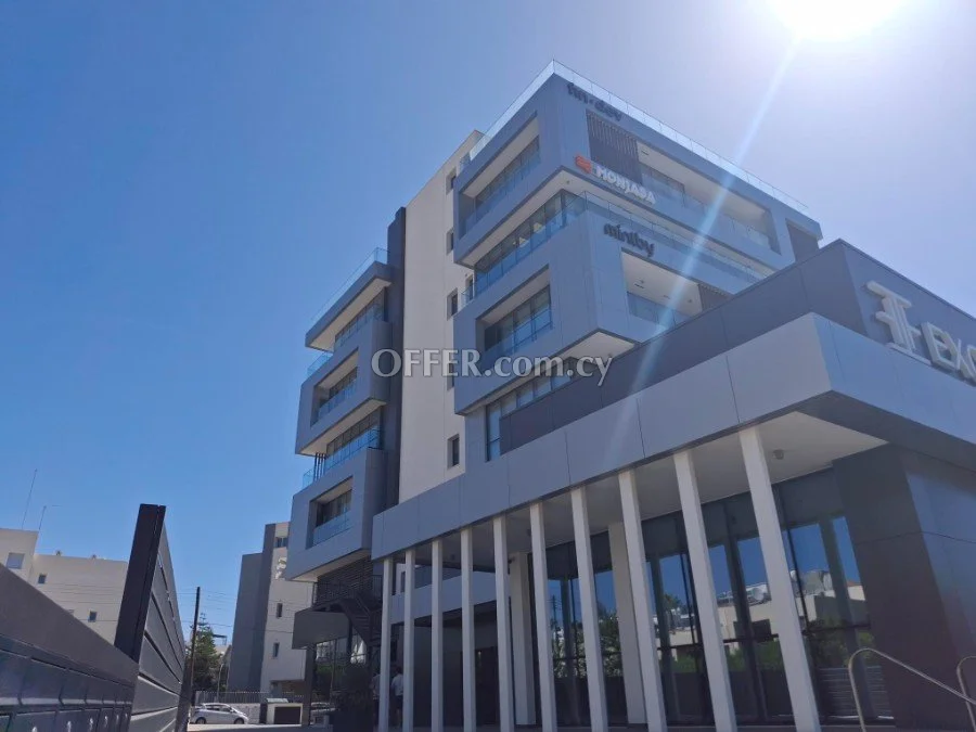 Stunning offices 355m2 in commercial building - Class A' - 1