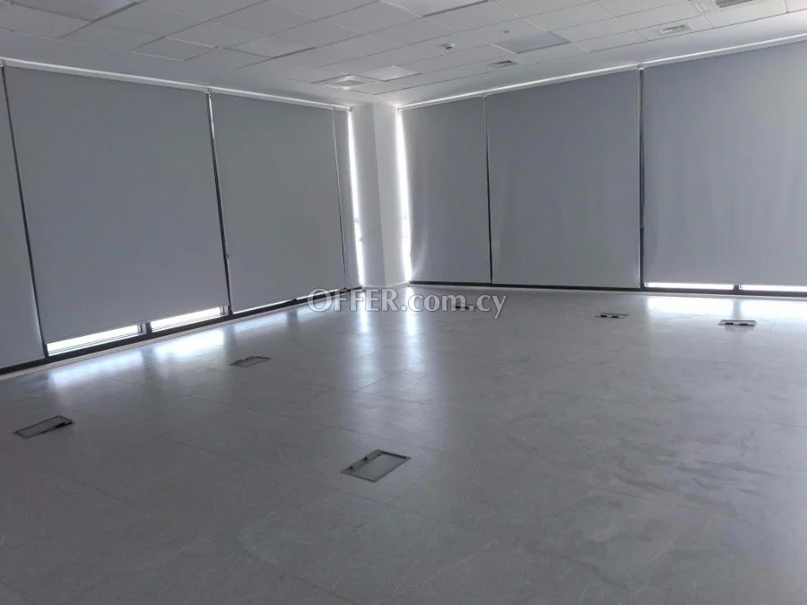Stunning offices 355m2 in commercial building - Class A' - 8