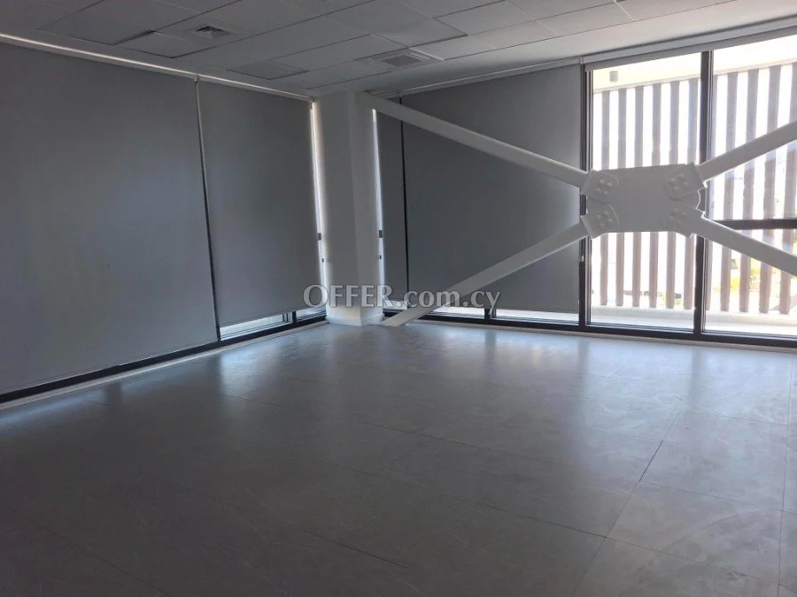 Stunning offices 355m2 in commercial building - Class A' - 4