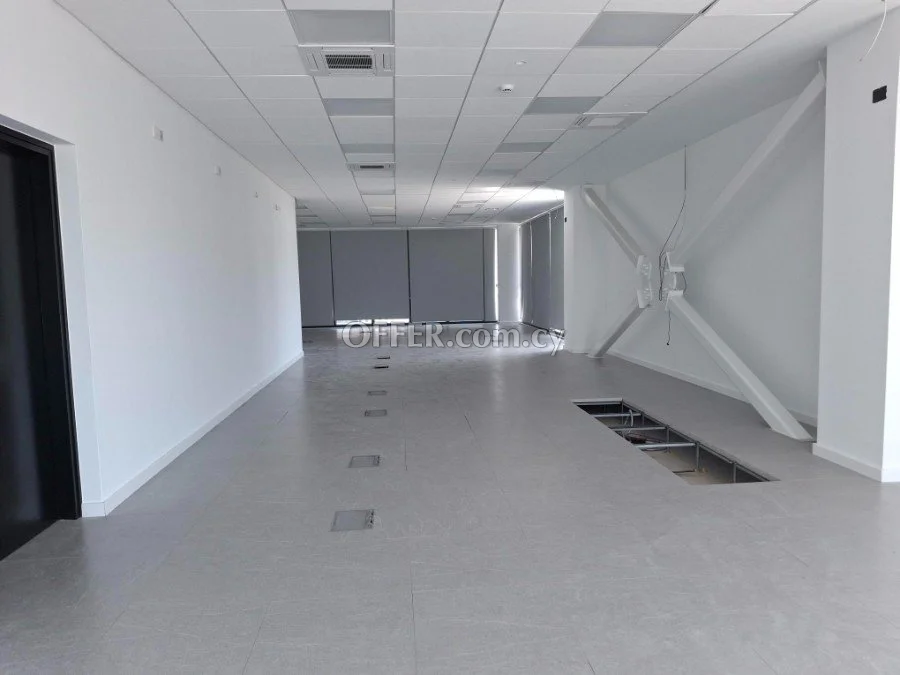 Stunning offices 355m2 in commercial building - Class A' - 7