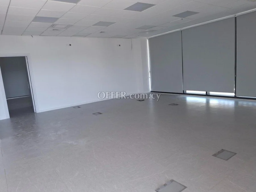 Stunning offices 355m2 in commercial building - Class A' - 6