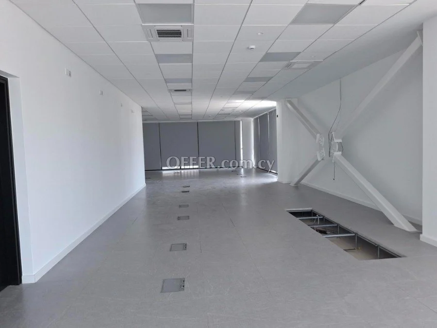 Stunning offices 355m2 in commercial building - Class A' - 5