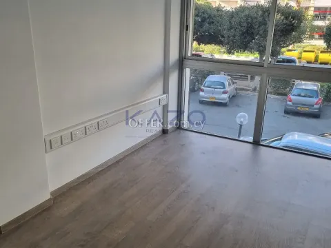 Prime Ground-Floor Shop/Office in Central Agia Zoni Area - 5