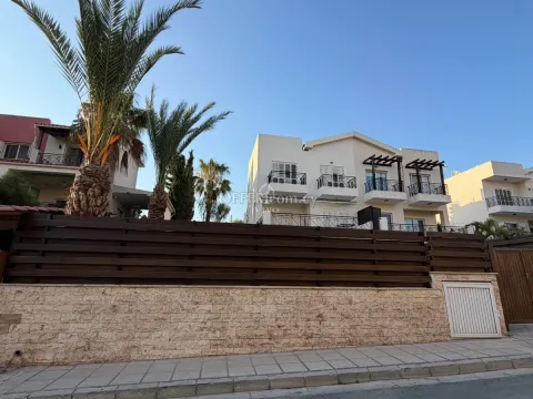 THREE BEDROOM SEMI DETACHED VILLA WITH POOL AND GARDEN IN TOURIST AREA, LIMASSOL - 2
