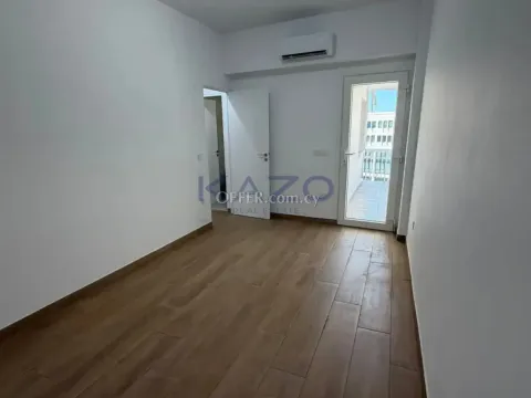 Renovated Top-Floor 2-Bed Apartment in Agia Zoni - 8