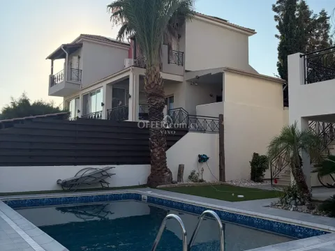 THREE BEDROOM SEMI DETACHED VILLA WITH POOL AND GARDEN IN TOURIST AREA, LIMASSOL - 11