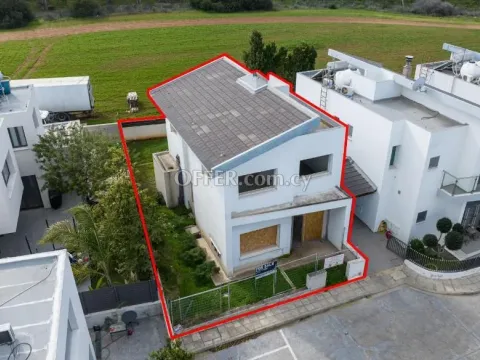 3 bedroom incomplete house in Latsia Nicosia - 3