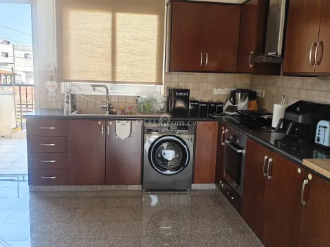 SPACIOUS 3- BEDROOM UPPER LEVEL DUBLEX MAISONETTE IN AGIOS SPYRIDONAS = LIMASSOL - 9
