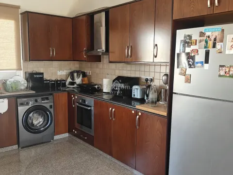 SPACIOUS 3- BEDROOM UPPER LEVEL DUBLEX MAISONETTE IN AGIOS SPYRIDONAS = LIMASSOL - 8