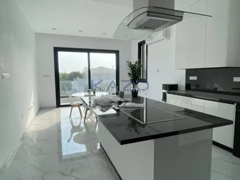 Modern 5-Bed Villa with Pool in Germasoyeia Green Area - 9
