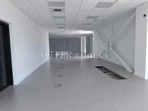 Stunning offices 355m2 in commercial building - Class A' - 7